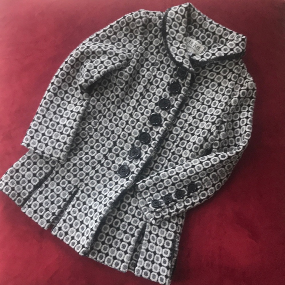 An Ren Black, Gray, and Ivory Coat
